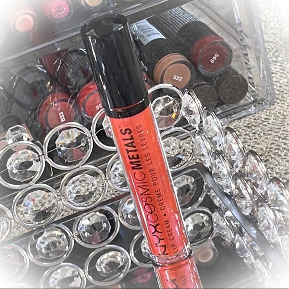 💕NYX Cosmic Metals Lip Cream CMLC06 Solar Energy💕 - Picture 3 of 10